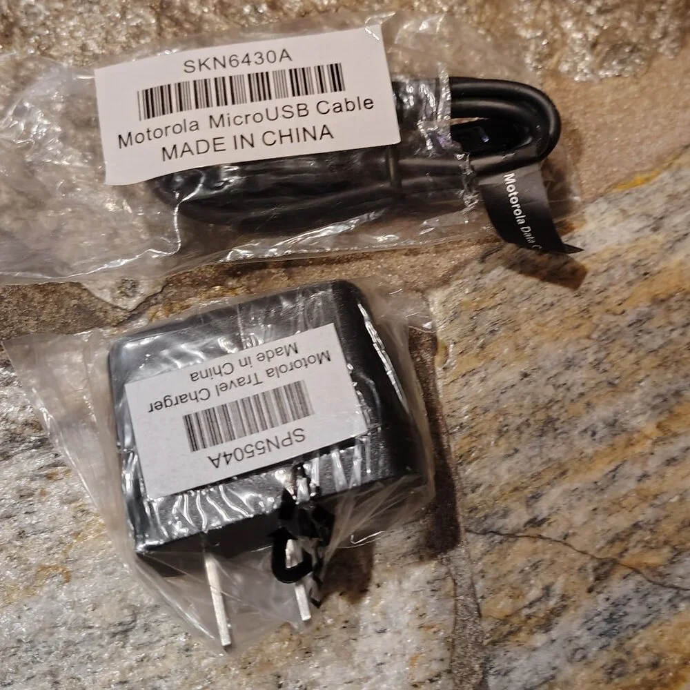 Motorola SKN6430A Micro USB Data Cable & SPN5504A Travel Charger Moto